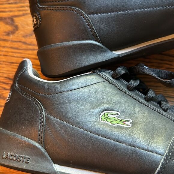 Lacoste black leather/suede lace up low top embroidered logo sneakers. Size 8 - Picture 4 of 9